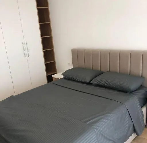 Urban Oasis * 地拉那